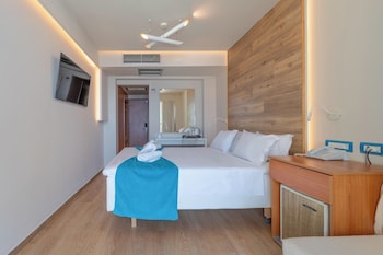 Partial Sea View and Pool Room