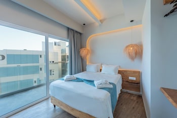 Deluxe Suite Sea View and Pool