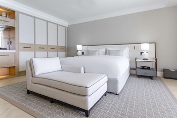 Signature Room, 1 King Bed, Oceanfront