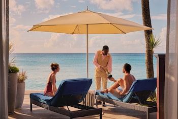 Suite, 1 King Bed, Beachfront