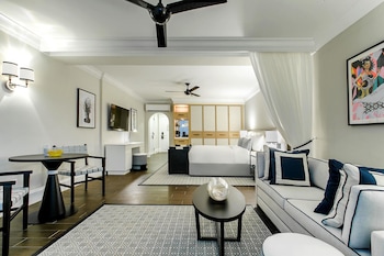 Suite, 1 King Bed, Beachfront