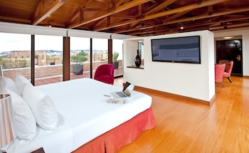 Penthouse, Hot Tub