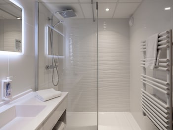 Chambre DELUXE grand lit et canapé-lit pour enfant de 12 ans maximum