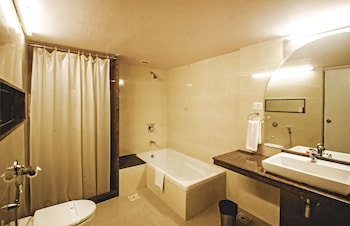 Suite, 1 King Bed, Smoking