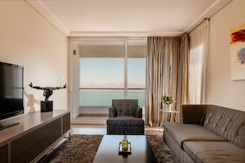 Executive Deluxe Suite