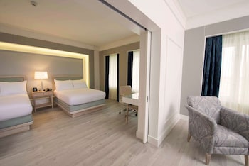 Executive Suite, 2 Queen Beds, Club Lounge Access
