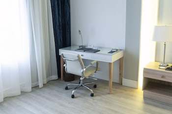 Deluxe Room, 1 King Bed