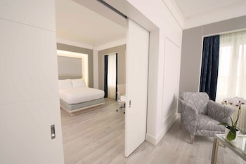 Suite, 2 Queen Beds, Accessible