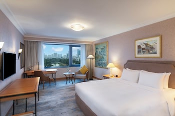 Club Room King Bed