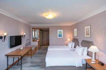 Grand Deluxe Twin Lake View