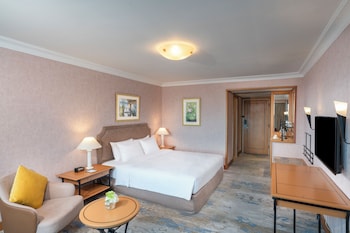 Club Room King Bed