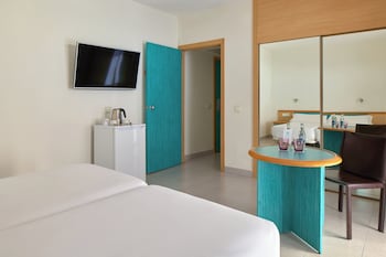 Standard Triple Room, Oceanfront (2 Adults + 1 Child)