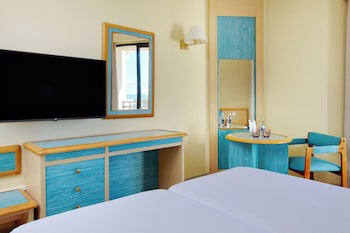 Standard Room (Lateral Sea View (2AD+1CH))