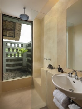 Superior Room, 2 Twin Beds, Hill View