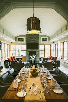 Red Oaks Residence