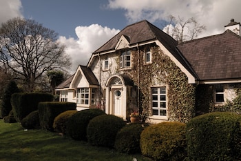 The Oaks Residence