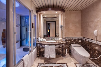 Royal Club Direct Front Nile View Double or Twin Room