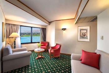 Junior Suite - City / Side Nile View