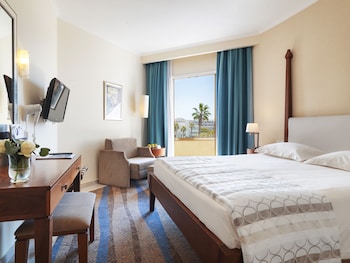 Deluxe Room, Partial Sea View