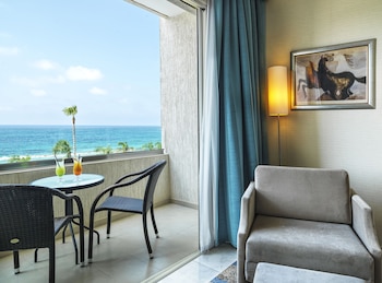 Single Room, Sea View