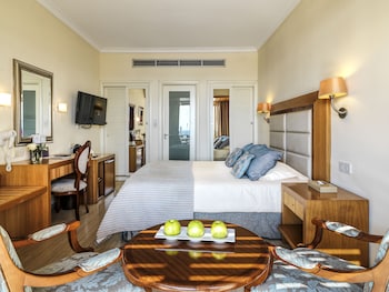 Superior Cabin, Pool Access, Garden View