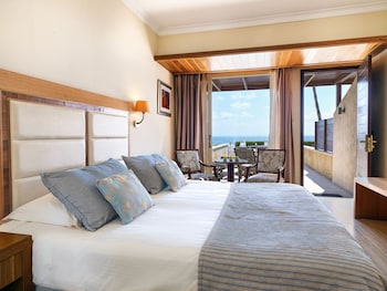 Superior Cabin, Pool Access, Garden View