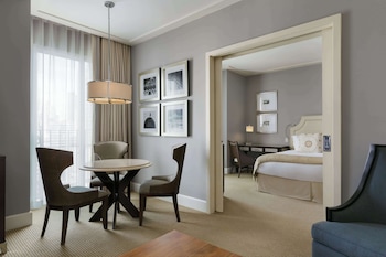 Superior Suite, 1 King Bed, Non Smoking, Kitchen (Tower)