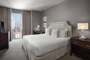 Superior Suite, 1 King Bed, Non Smoking, Kitchen (Tower)