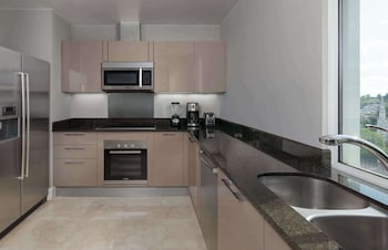 Superior Suite, 1 King Bed, Non Smoking, Kitchen (Tower)