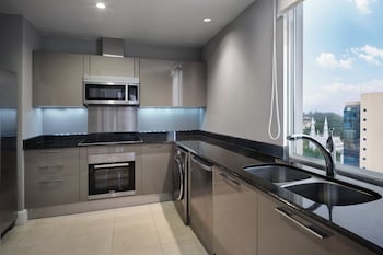 Premier Suite, 1 King Bed, Non Smoking, Kitchen (Tower)