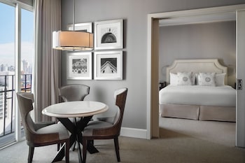 Superior Suite, 1 King Bed, Non Smoking, Kitchen (Tower)