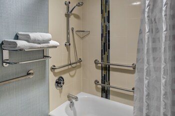 Studio, 1 King Bed, Accessible Bathtub (Mobility)