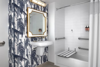 Premium Room, 2 Queen Beds, Pool View (Mobility/Hearing Accessible, Tub)