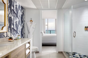 Suite, 1 Bedroom, Oceanfront (Mobility/Hearing Access, Roll-In Shwr)