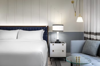 Room, 1 King Bed (Hearing Accessible)