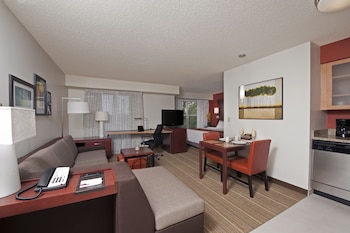 Studio, 1 King Bed with Sofa bed (Mobility/Hearing Accessible, Tub)