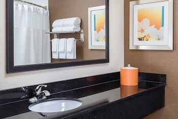 Room, 2 Queen Beds, Accessible Bathtub