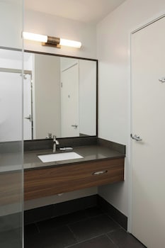 Room, 2 Queen Beds, Accessible Bathtub