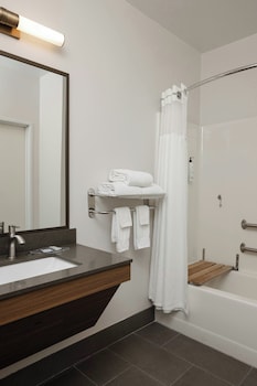 Room, 1 King Bed, Hearing Accessible (Accessible Bathtub)