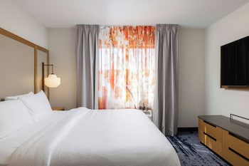 Suite, 1 King Bed with Sofa bed, Hearing Accessible (Accessible Bathtub)