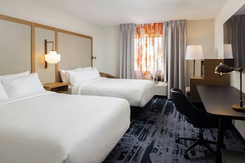 Room, 2 Queen Beds, Accessible Bathtub