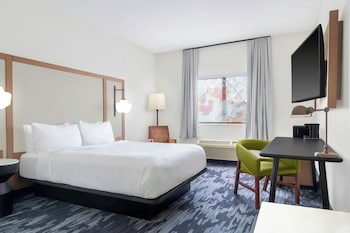 Room, 1 Queen Bed, Roll-in Shower