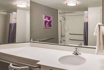 Room, 2 Double Beds, Accessible, Non Smoking (Mobility Accessible)