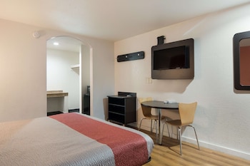 Deluxe Room, 1 King Bed, Non Smoking, Refrigerator & Microwave