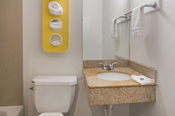 Deluxe Room, 1 King Bed, Non Smoking, Hot Tub