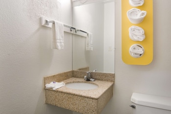 Deluxe Room, 1 King Bed, Non Smoking, Refrigerator & Microwave