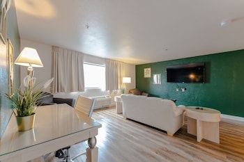 Deluxe Suite (Non Smoking)