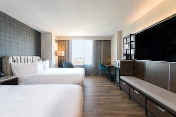 Room, 2 Queen Beds, River View