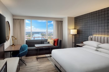 Room, 1 King Bed, River View