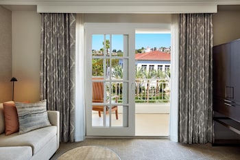 2 Kings Courtyard View